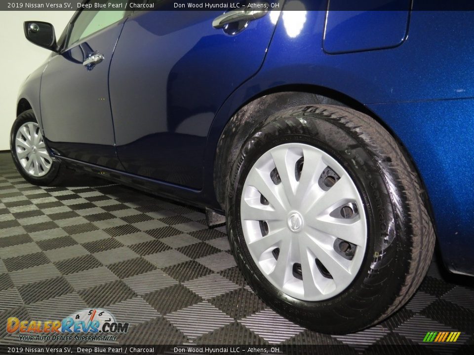 2019 Nissan Versa SV Deep Blue Pearl / Charcoal Photo #10