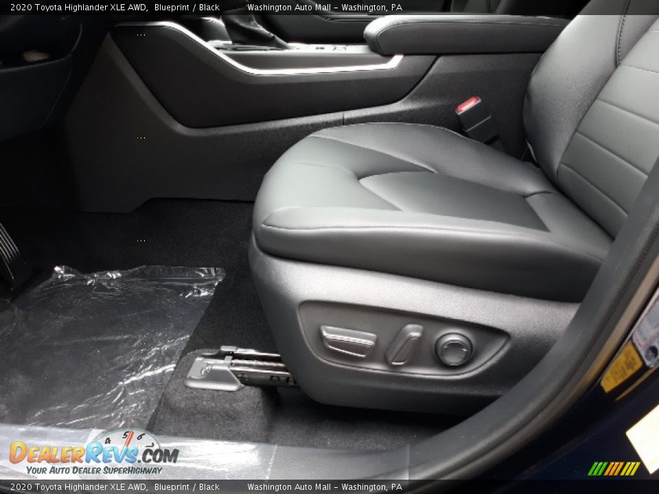 2020 Toyota Highlander XLE AWD Blueprint / Black Photo #21