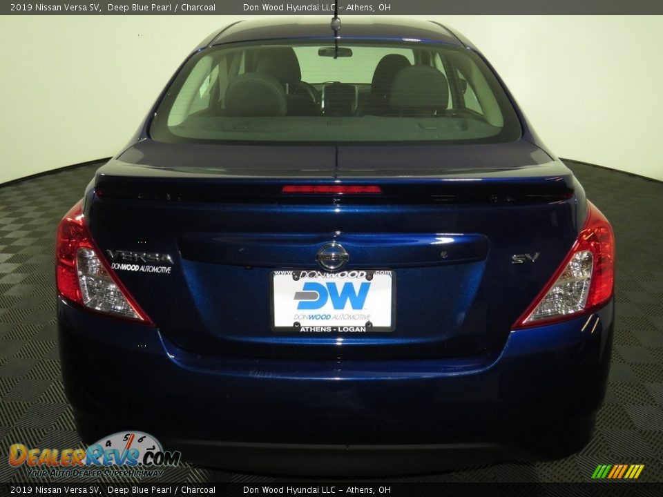 2019 Nissan Versa SV Deep Blue Pearl / Charcoal Photo #11