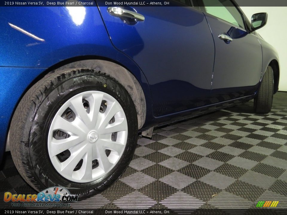 2019 Nissan Versa SV Deep Blue Pearl / Charcoal Photo #15