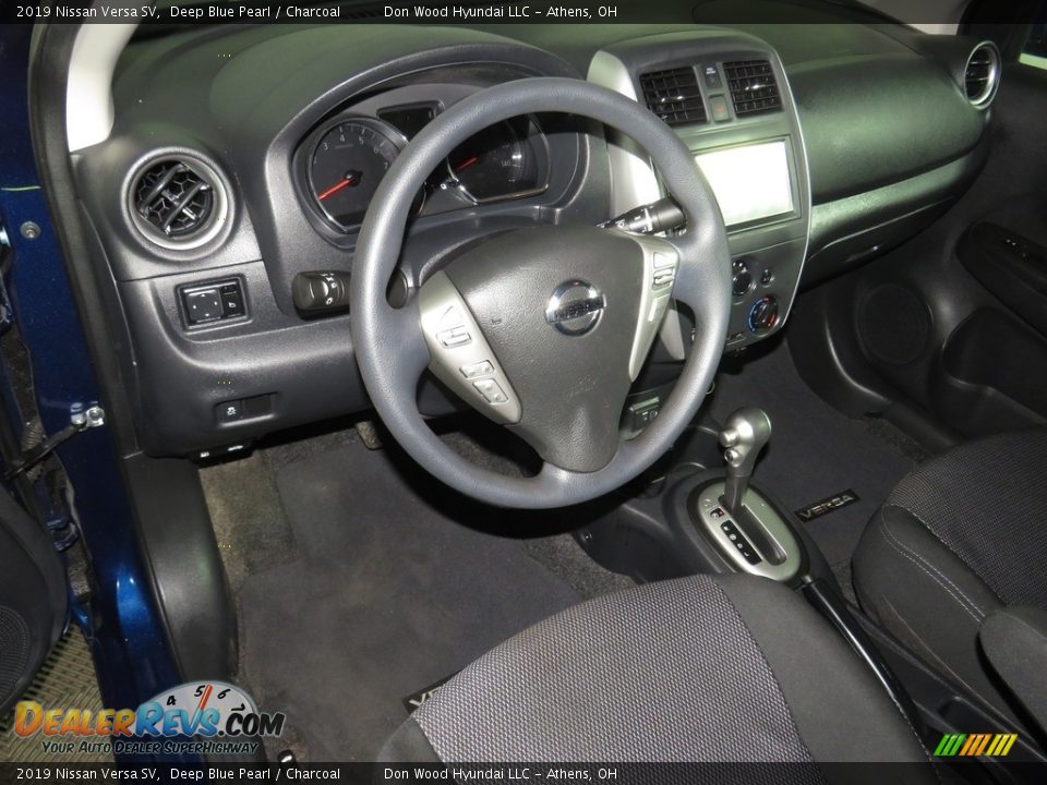 2019 Nissan Versa SV Deep Blue Pearl / Charcoal Photo #18