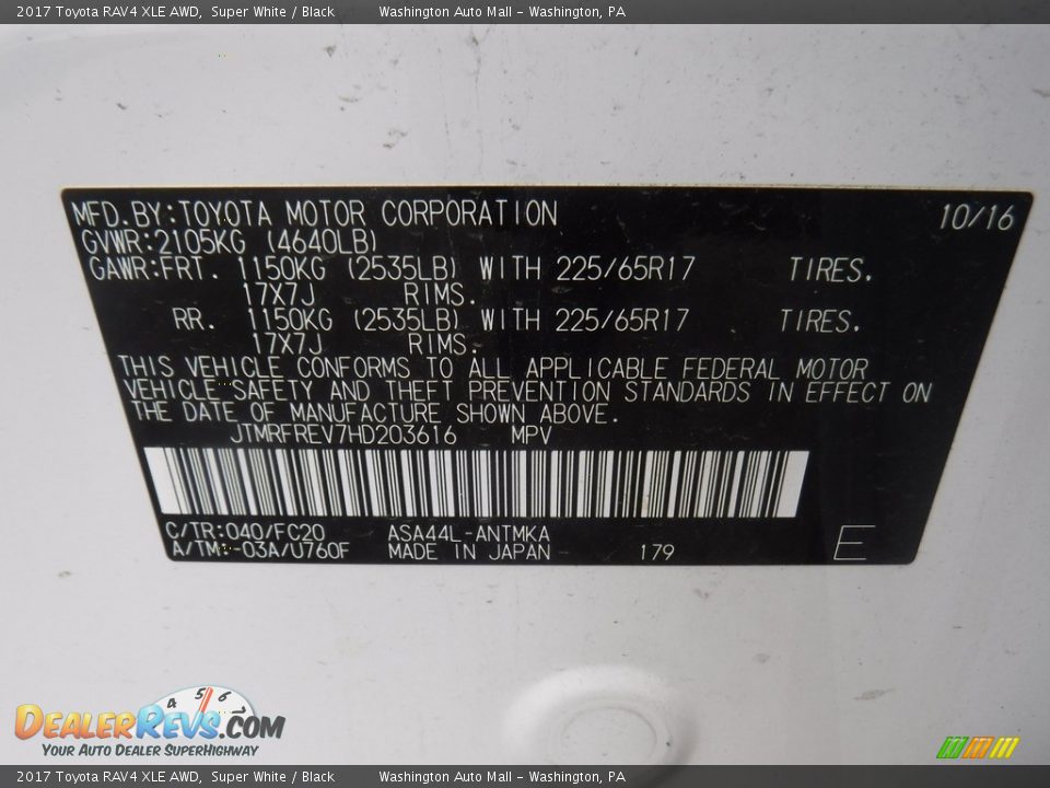 2017 Toyota RAV4 XLE AWD Super White / Black Photo #27