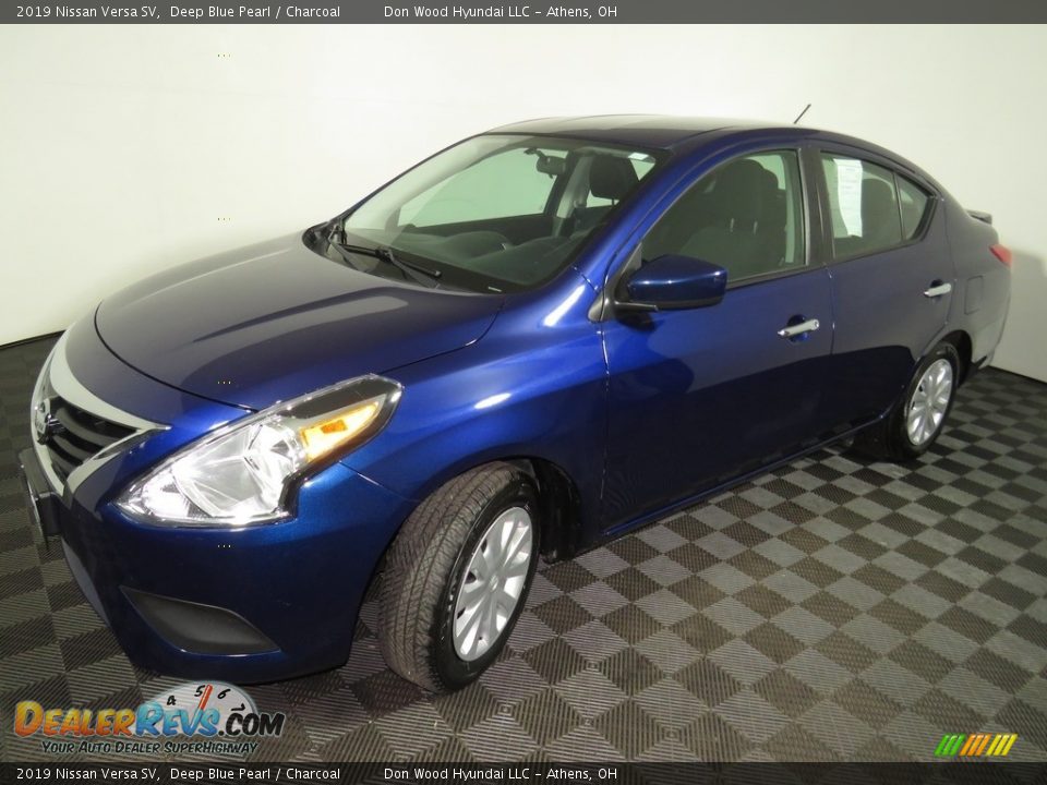 2019 Nissan Versa SV Deep Blue Pearl / Charcoal Photo #7