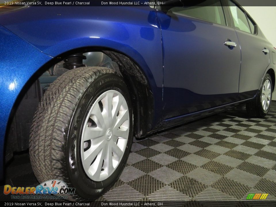 2019 Nissan Versa SV Deep Blue Pearl / Charcoal Photo #8