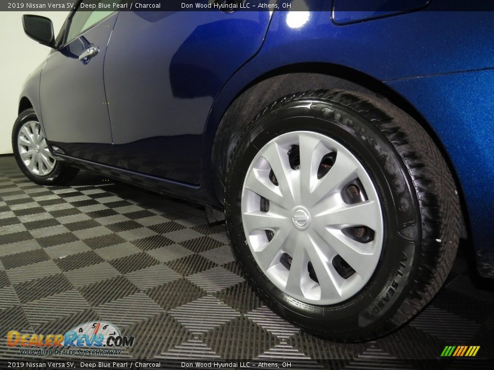 2019 Nissan Versa SV Deep Blue Pearl / Charcoal Photo #10