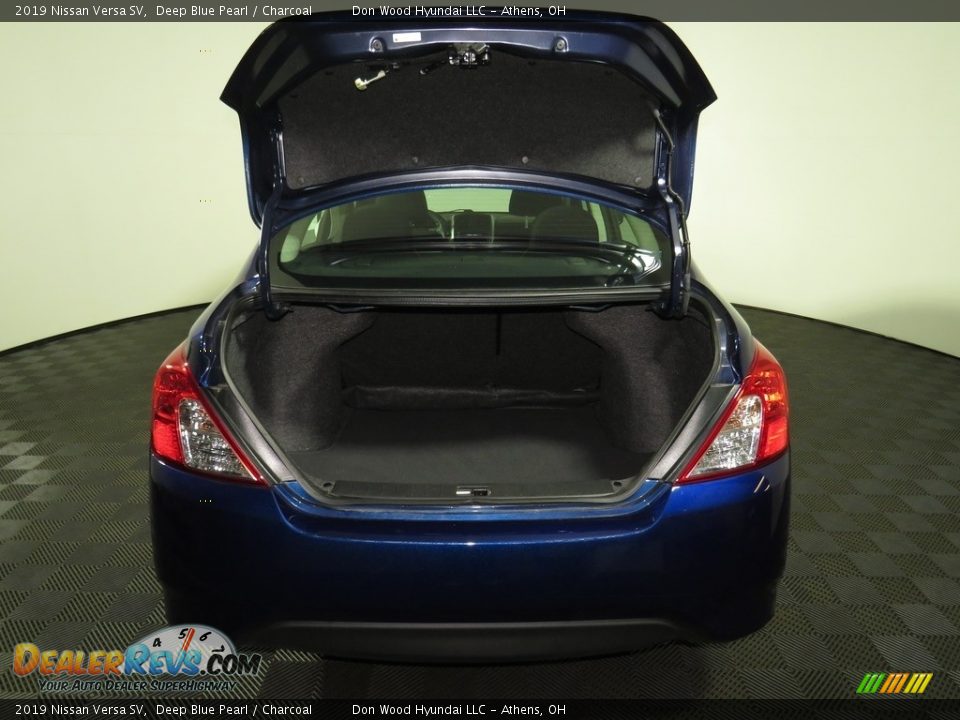 2019 Nissan Versa SV Deep Blue Pearl / Charcoal Photo #12