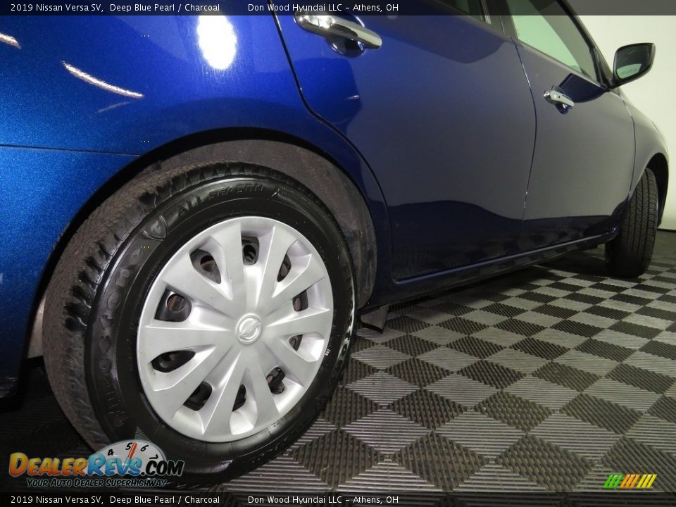 2019 Nissan Versa SV Deep Blue Pearl / Charcoal Photo #15