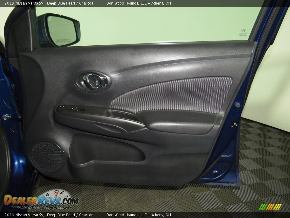 2019 Nissan Versa SV Deep Blue Pearl / Charcoal Photo #24