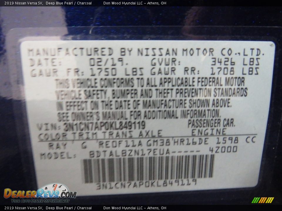 2019 Nissan Versa SV Deep Blue Pearl / Charcoal Photo #32