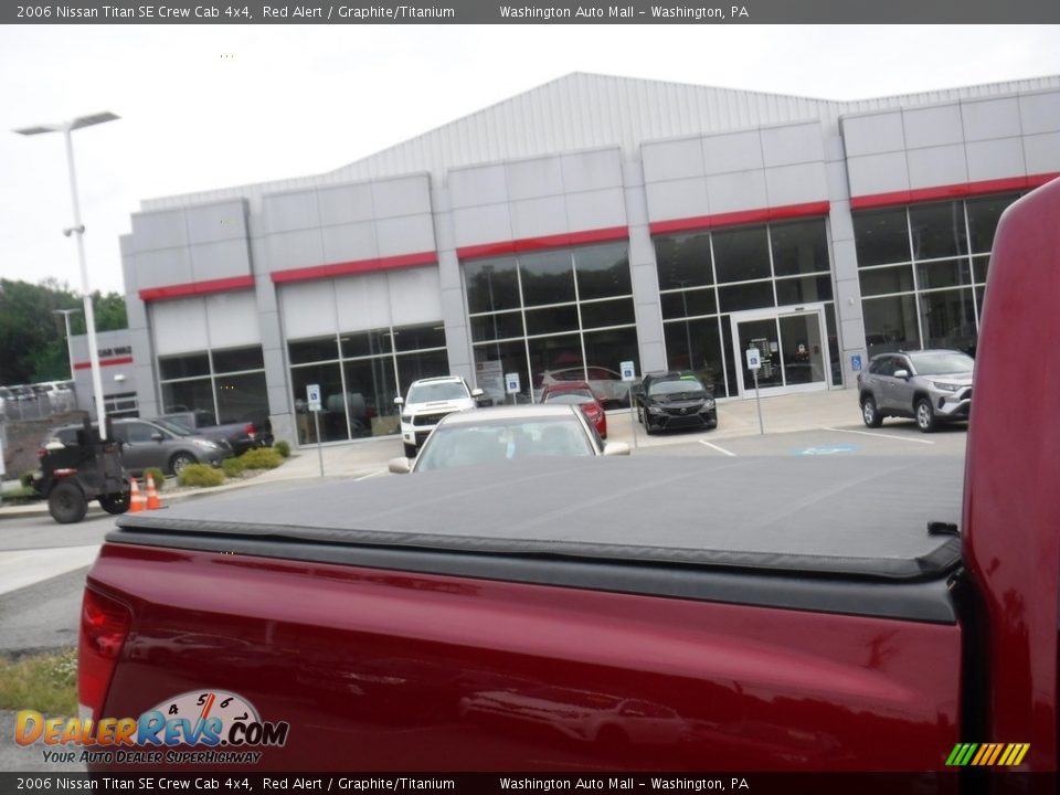 2006 Nissan Titan SE Crew Cab 4x4 Red Alert / Graphite/Titanium Photo #11