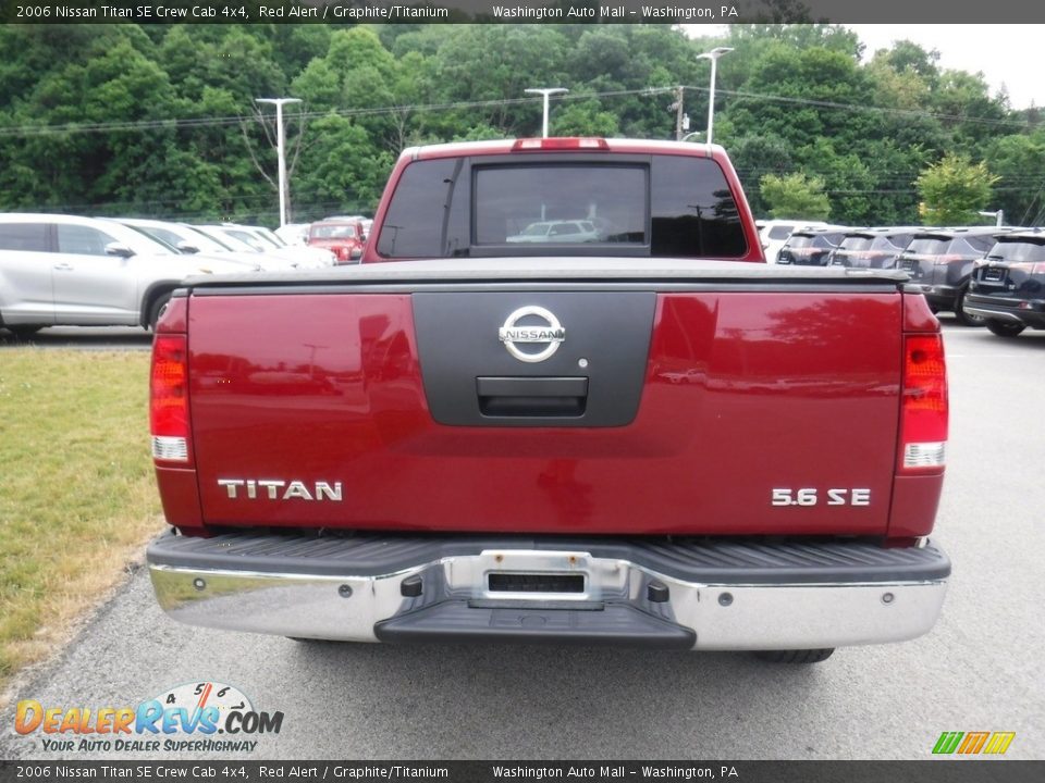 2006 Nissan Titan SE Crew Cab 4x4 Red Alert / Graphite/Titanium Photo #16