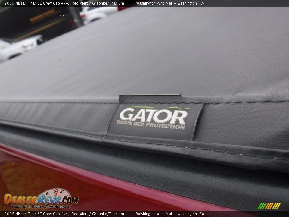 2006 Nissan Titan SE Crew Cab 4x4 Red Alert / Graphite/Titanium Photo #19