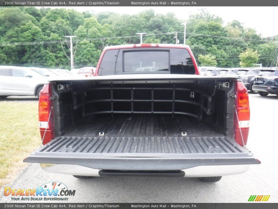 2006 Nissan Titan SE Crew Cab 4x4 Red Alert / Graphite/Titanium Photo #20