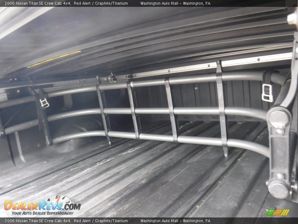 2006 Nissan Titan SE Crew Cab 4x4 Red Alert / Graphite/Titanium Photo #21