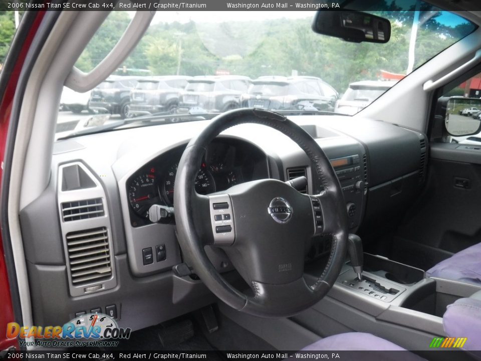 2006 Nissan Titan SE Crew Cab 4x4 Red Alert / Graphite/Titanium Photo #22