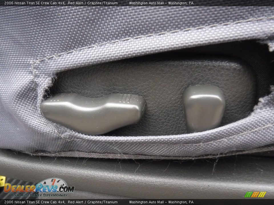 2006 Nissan Titan SE Crew Cab 4x4 Red Alert / Graphite/Titanium Photo #24