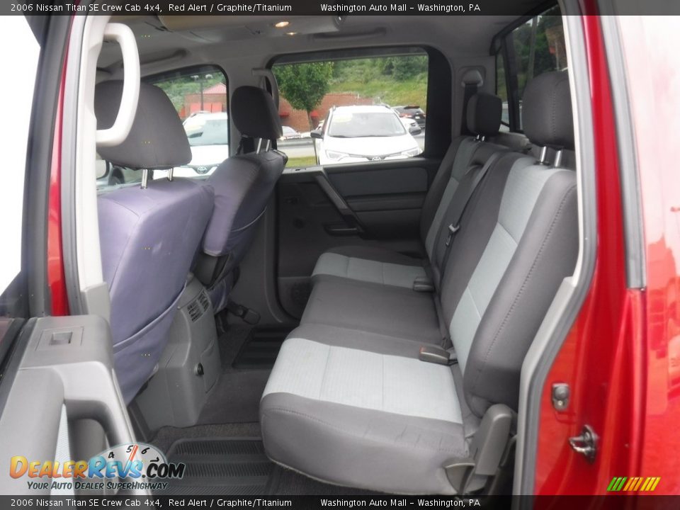 2006 Nissan Titan SE Crew Cab 4x4 Red Alert / Graphite/Titanium Photo #26