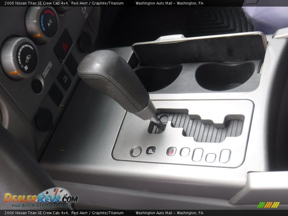 2006 Nissan Titan SE Crew Cab 4x4 Red Alert / Graphite/Titanium Photo #27