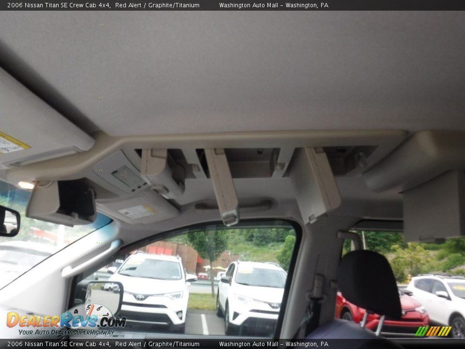 2006 Nissan Titan SE Crew Cab 4x4 Red Alert / Graphite/Titanium Photo #29