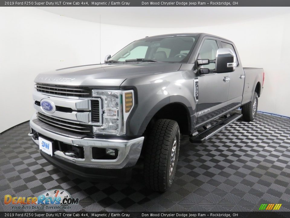 2019 Ford F250 Super Duty XLT Crew Cab 4x4 Magnetic / Earth Gray Photo #9