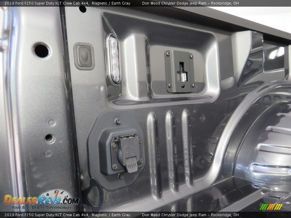 2019 Ford F250 Super Duty XLT Crew Cab 4x4 Magnetic / Earth Gray Photo #16