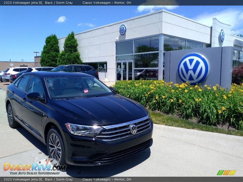 Front 3/4 View of 2020 Volkswagen Jetta SE Photo #1