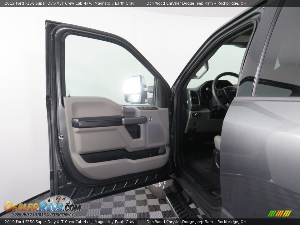 2019 Ford F250 Super Duty XLT Crew Cab 4x4 Magnetic / Earth Gray Photo #28