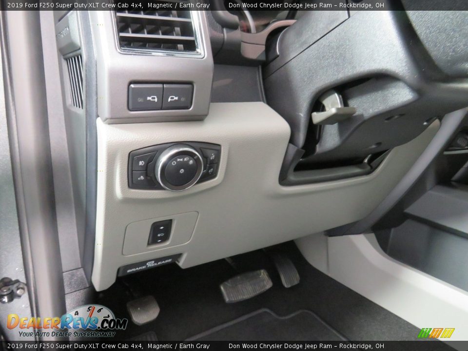2019 Ford F250 Super Duty XLT Crew Cab 4x4 Magnetic / Earth Gray Photo #30