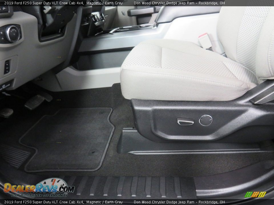 2019 Ford F250 Super Duty XLT Crew Cab 4x4 Magnetic / Earth Gray Photo #31