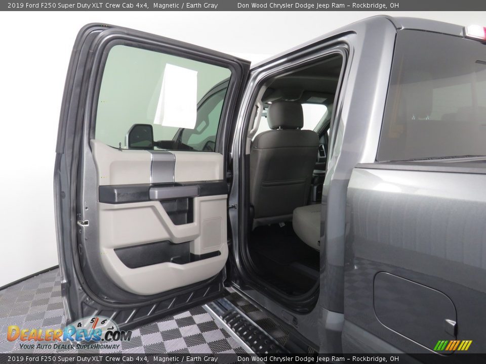 2019 Ford F250 Super Duty XLT Crew Cab 4x4 Magnetic / Earth Gray Photo #34