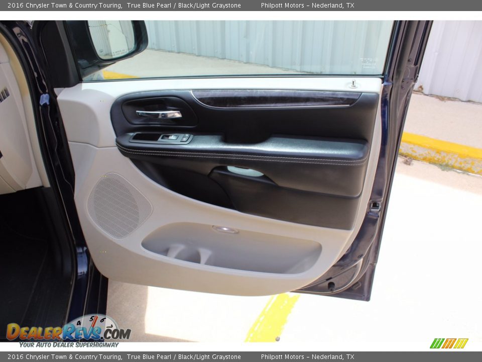 2016 Chrysler Town & Country Touring True Blue Pearl / Black/Light Graystone Photo #29