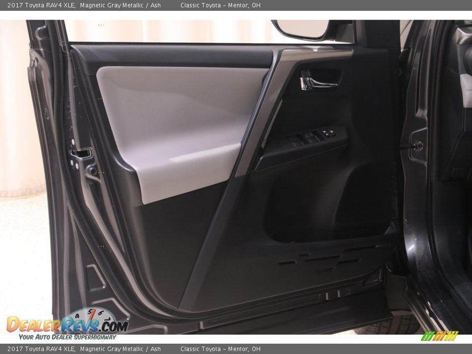2017 Toyota RAV4 XLE Magnetic Gray Metallic / Ash Photo #4