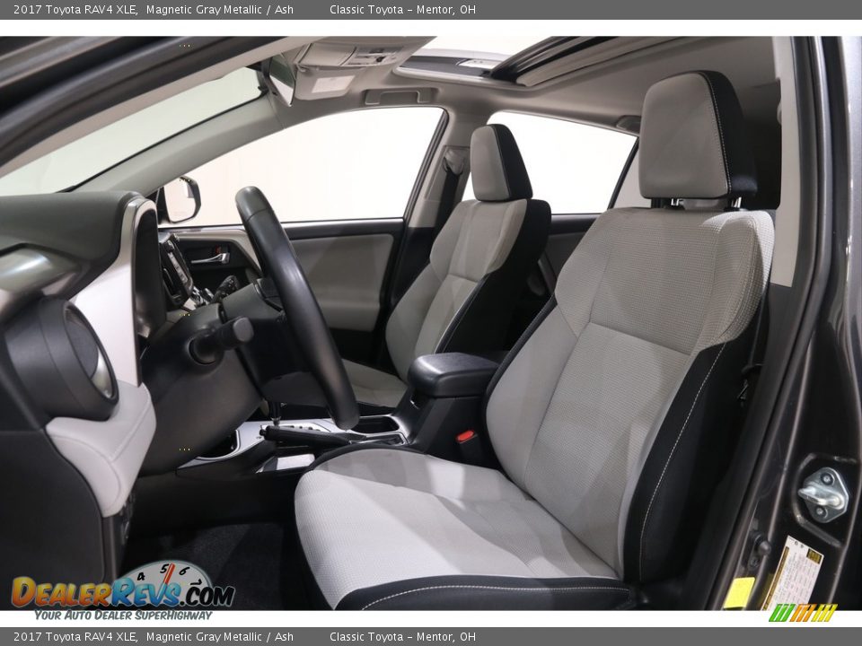 2017 Toyota RAV4 XLE Magnetic Gray Metallic / Ash Photo #5
