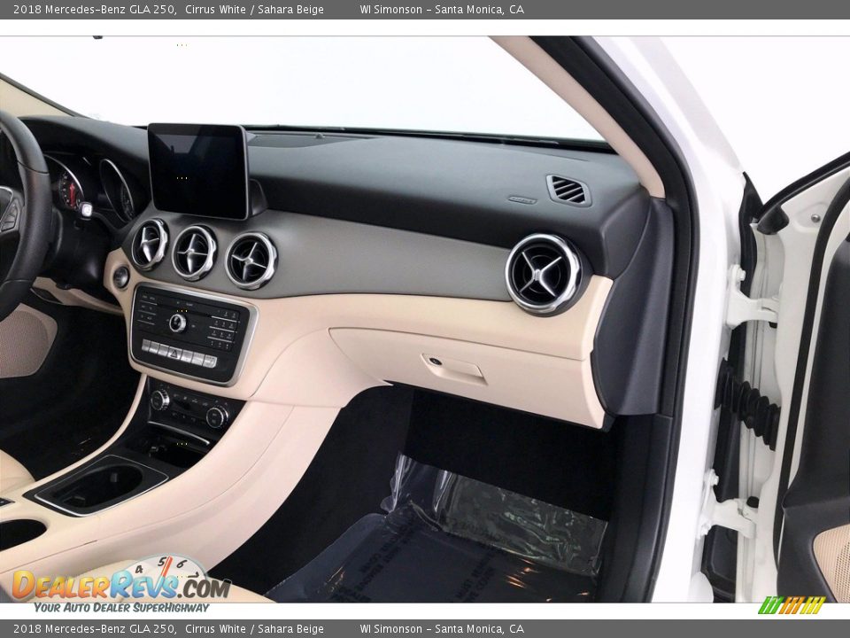 2018 Mercedes-Benz GLA 250 Cirrus White / Sahara Beige Photo #28