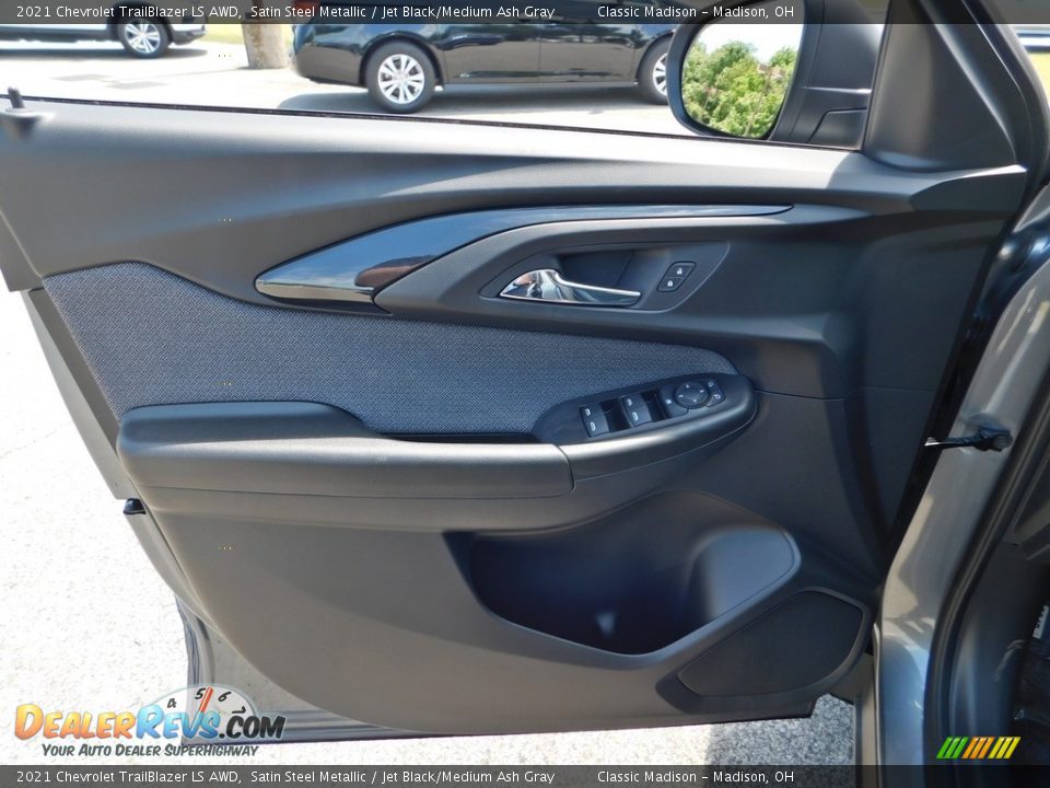 Door Panel of 2021 Chevrolet Trailblazer LS AWD Photo #10