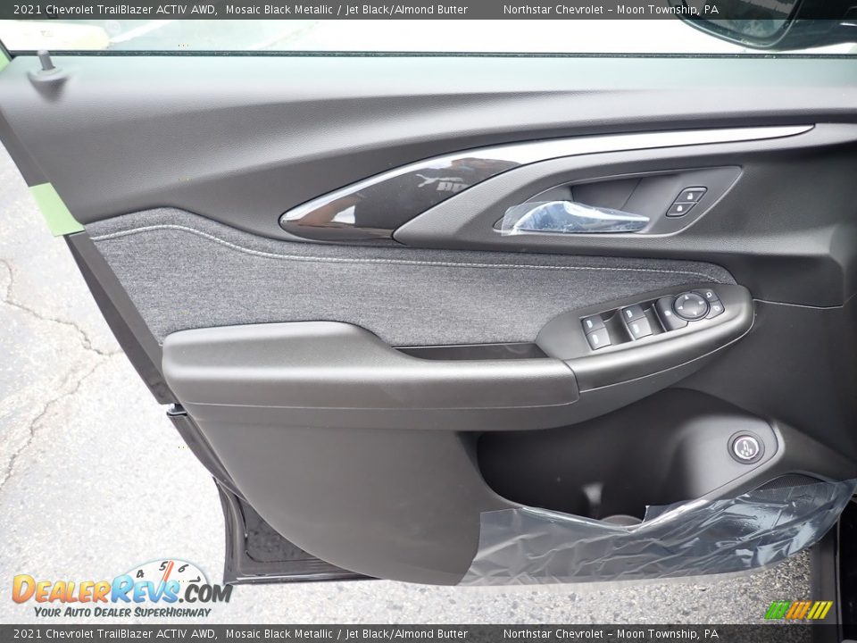 Door Panel of 2021 Chevrolet TrailBlazer ACTIV AWD Photo #15