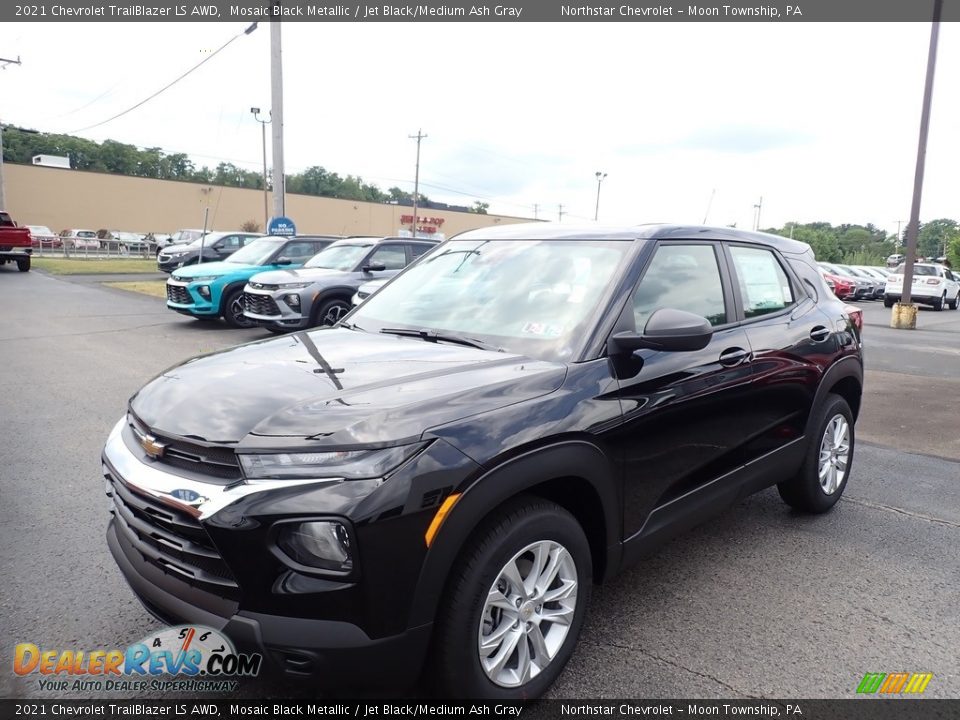 Front 3/4 View of 2021 Chevrolet Trailblazer LS AWD Photo #1