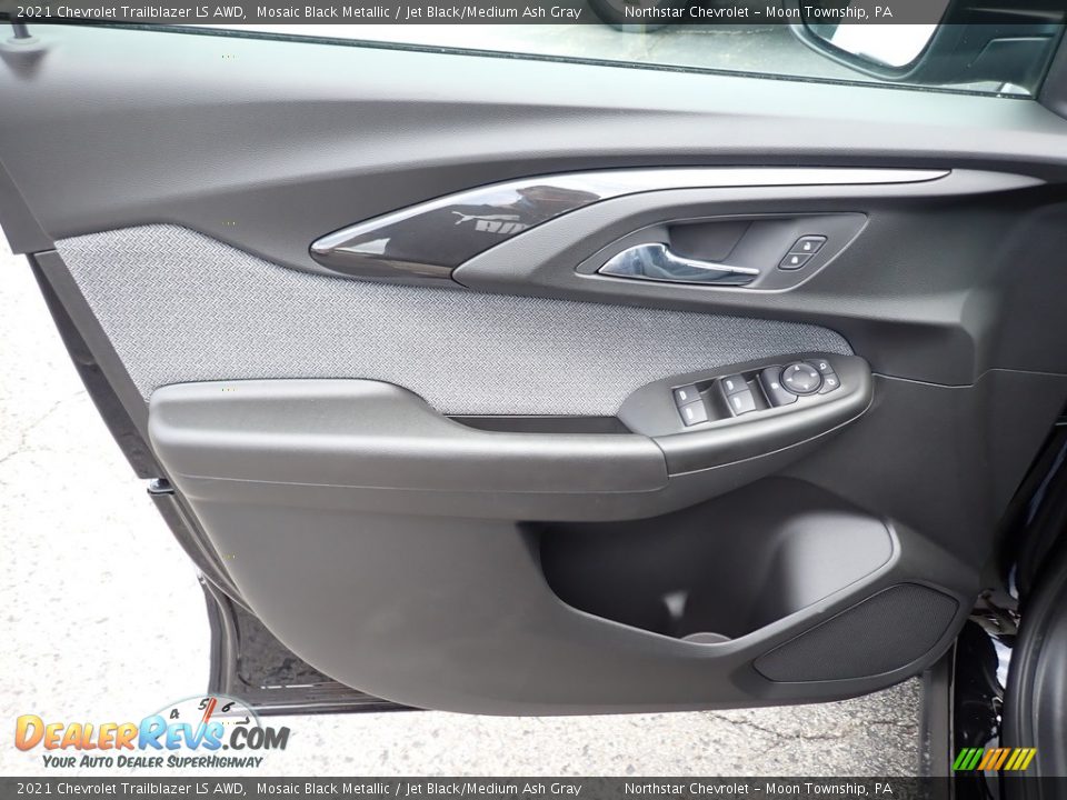 Door Panel of 2021 Chevrolet Trailblazer LS AWD Photo #15