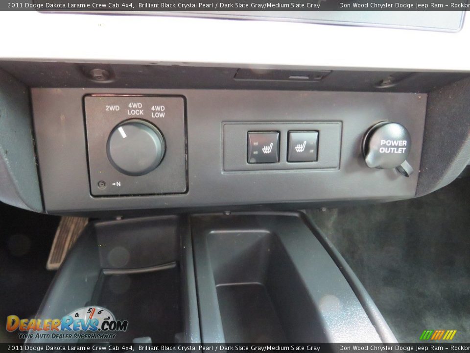 Controls of 2011 Dodge Dakota Laramie Crew Cab 4x4 Photo #25