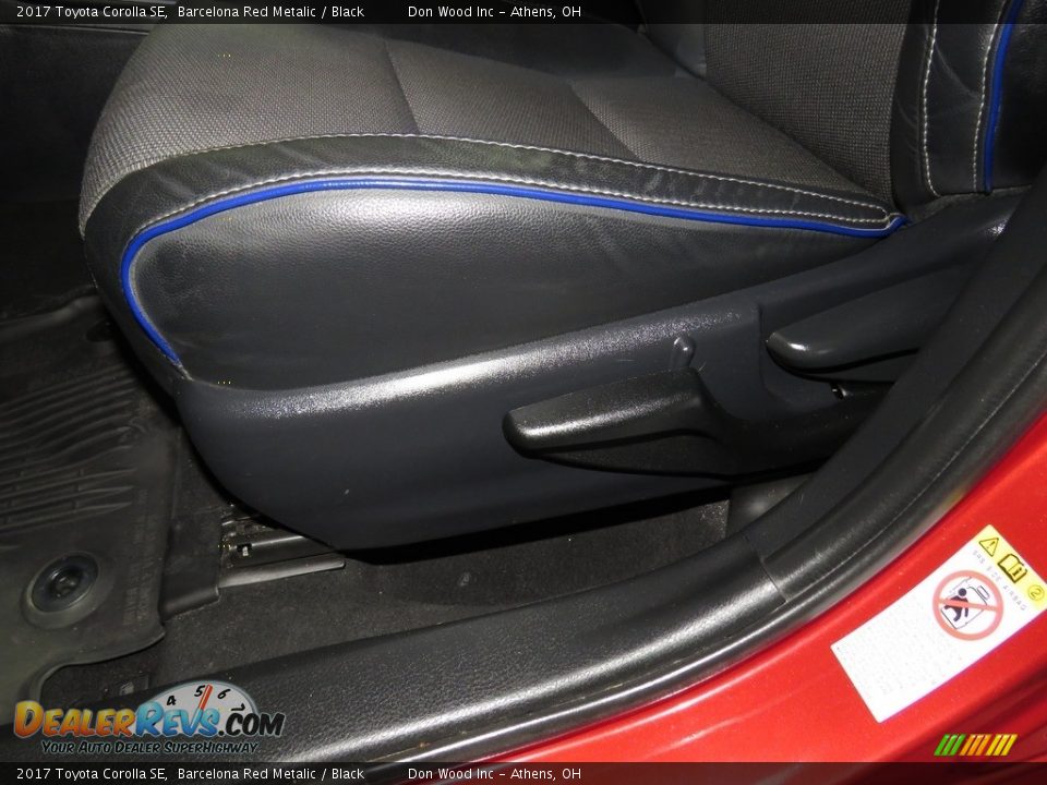2017 Toyota Corolla SE Barcelona Red Metalic / Black Photo #16