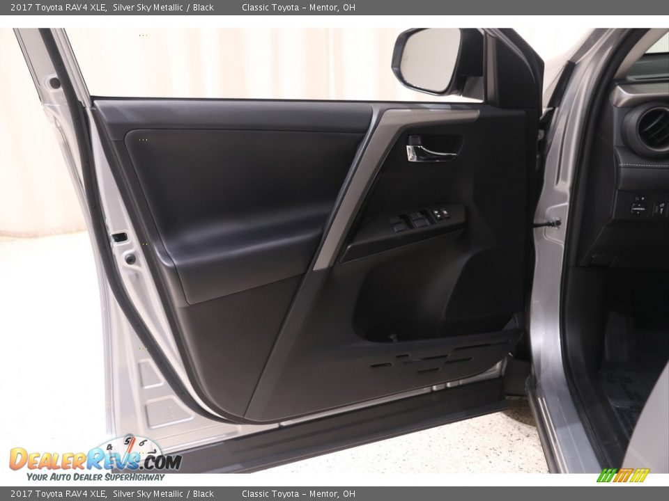 2017 Toyota RAV4 XLE Silver Sky Metallic / Black Photo #4