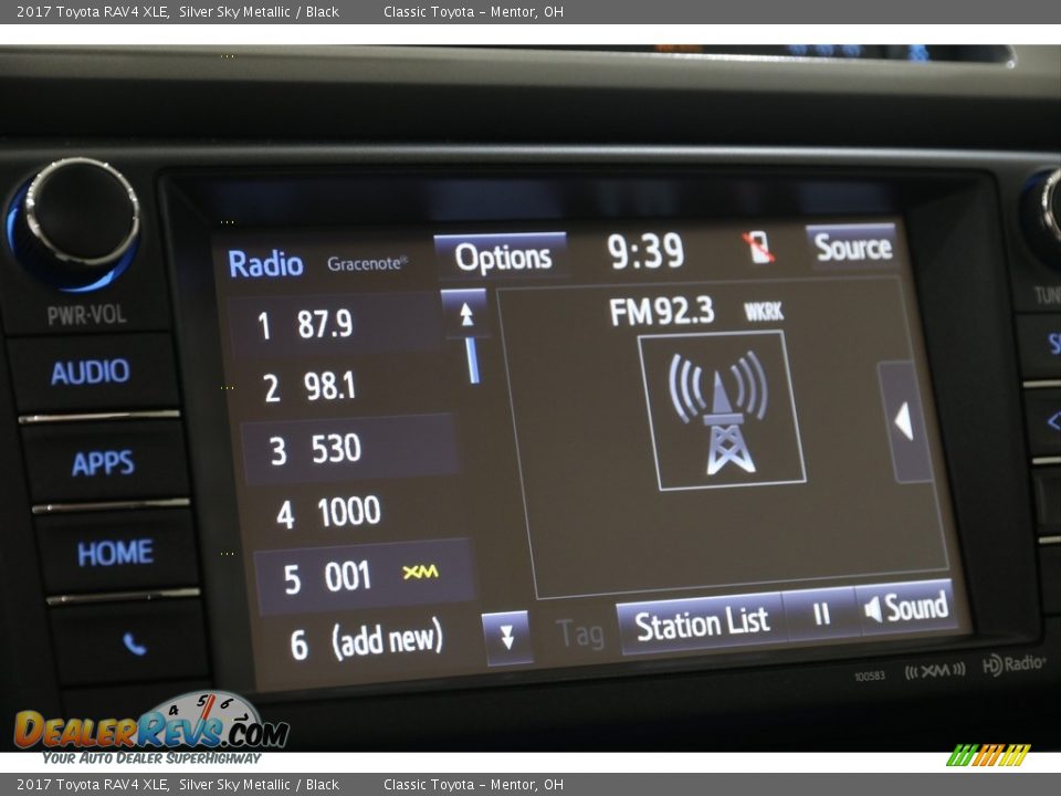 2017 Toyota RAV4 XLE Silver Sky Metallic / Black Photo #10