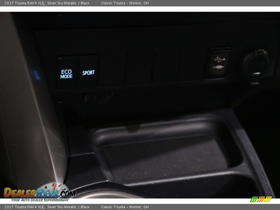 2017 Toyota RAV4 XLE Silver Sky Metallic / Black Photo #16