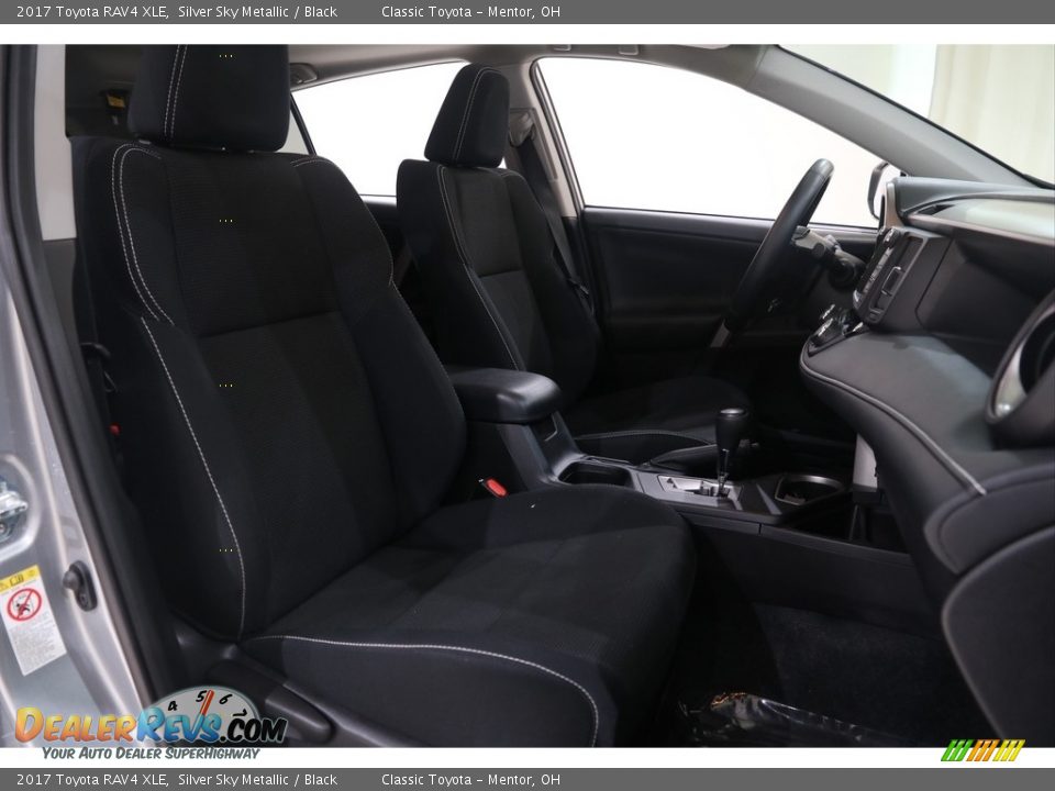 2017 Toyota RAV4 XLE Silver Sky Metallic / Black Photo #18