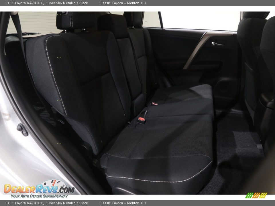2017 Toyota RAV4 XLE Silver Sky Metallic / Black Photo #19