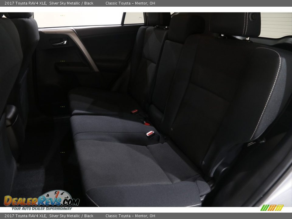 2017 Toyota RAV4 XLE Silver Sky Metallic / Black Photo #20