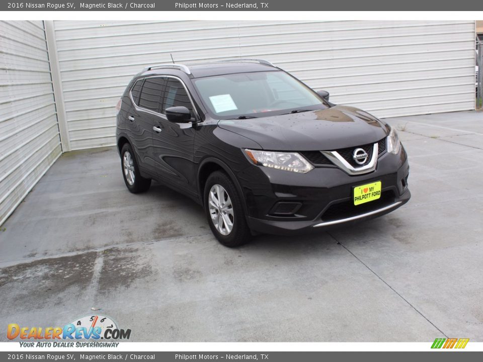 2016 Nissan Rogue SV Magnetic Black / Charcoal Photo #2