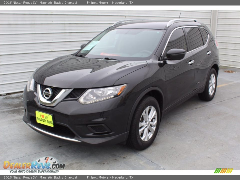 2016 Nissan Rogue SV Magnetic Black / Charcoal Photo #4