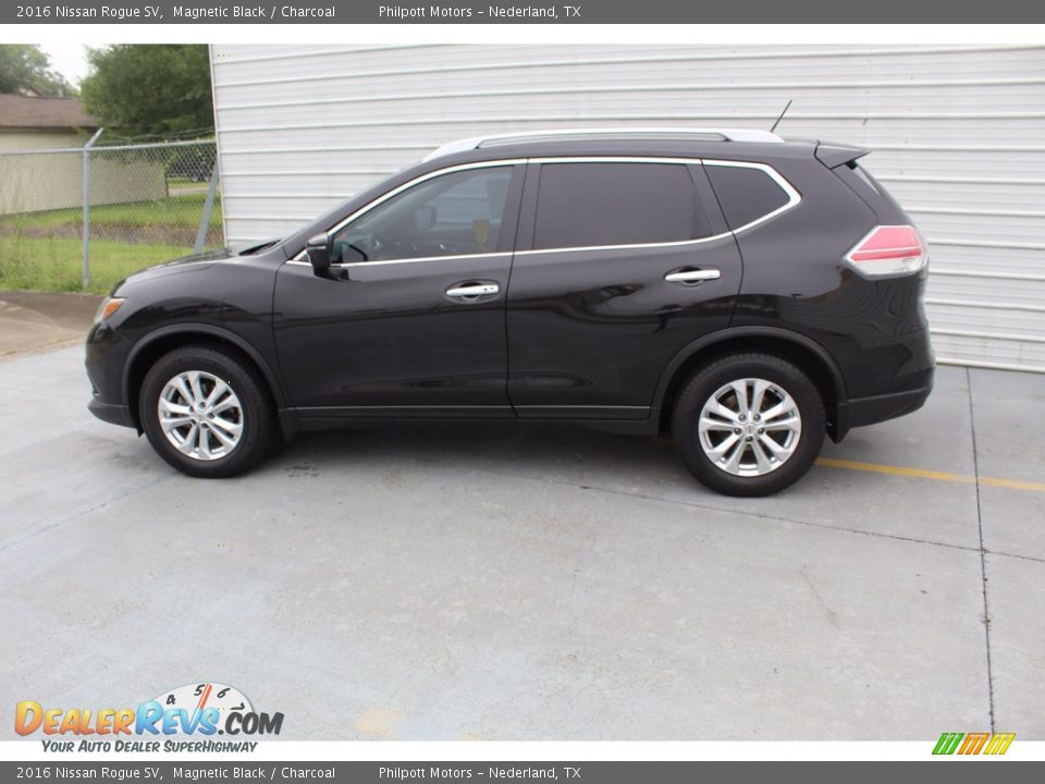 2016 Nissan Rogue SV Magnetic Black / Charcoal Photo #7