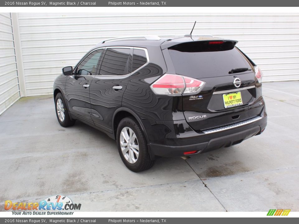 2016 Nissan Rogue SV Magnetic Black / Charcoal Photo #8